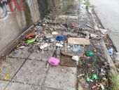 Θεσσαλονίκη: Εικόνες ντροπής στο πεζοδρόμιο στη Λεωφόρο Δενδροποτάμου (vid)