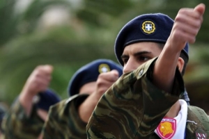 Κόντρα ΥΠΕΘΑ-Ποταμιού για το «άγιο» επίρραμμα στις στολές στρατιωτικών