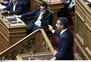 Μονομαχία Τσίπρα - Μητσοτάκη στη Βουλή