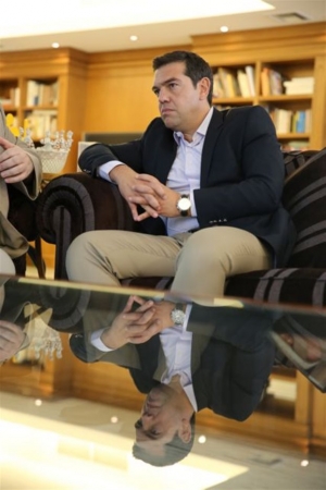Οποιος δεν είναι μαζί μας είναι εναντίον μας...