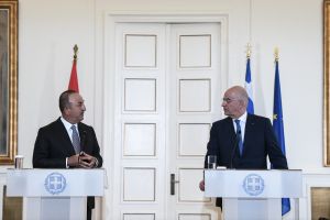 Τσαβούσογλου: «Ο Δένδιας συμπεριφέρεται σαν μικρό παιδί – Κλαίγεται πέντε φορές την ημέρα»