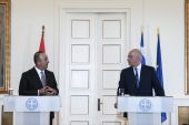 Τσαβούσογλου: «Ο Δένδιας συμπεριφέρεται σαν μικρό παιδί – Κλαίγεται πέντε φορές την ημέρα»