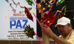 Οι Κολομβιανοί ψηφίζουν στο δημοψήφισμα για την ειρηνευτική συμφωνία με τις FARC