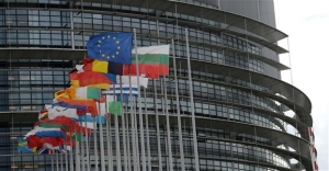 Στο δυσμενές περιβάλλον του Eurogroup και της Συνόδου Κορυφής ο υπουργός Οικονομικών και ο Πρωθυπουργός