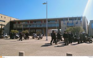 Δημαρχείο Θεσσαλονίκης: Συγκέντρωση εργαζομένων ως ένδειξη διαμαρτυρίας για τα εργατικά ατυχήματα