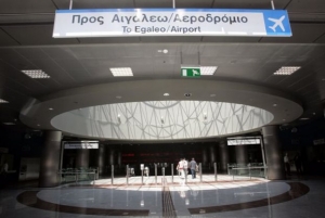 Επίθεση κουκουλοφόρων στον σταθμό του Μετρό στον Κεραμεικό