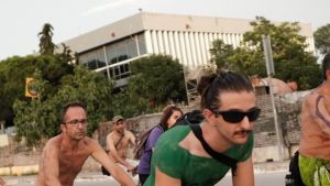 Θεσσαλονίκη: Για 14η χρονιά στους δρόμους η Διεθνής Γυμνή Ποδηλατοδρομία (vid)