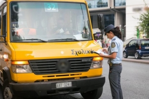 Διανομή ενημερωτικών φυλλαδίων και έλεγχοι σε σχολικά λεωφορεία