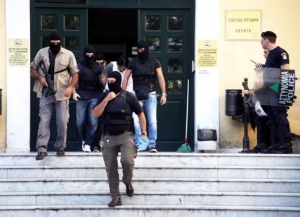 Προφυλακίστηκαν ο Γ. Πετρακάκος και η σύντροφός του