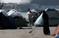 Στον Πειραιά παραμένουν 4.500 πρόσφυγες και μετανάστες