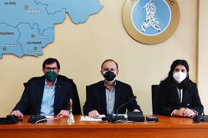 Γιατί τόση φασαρία και αναστάτωση για μία πρόσκληση..;