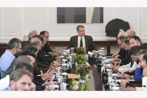 Μητσοτάκης στους αγρότες: «Έχουμε αντιμετωπίσει ζητήματα που διαχρονικά έχετε θέσει, όπως το αγροτικό ρεύμα και ο ΕΦΚ στην αντλία»