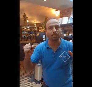 Κύμα αντιδράσεων στη Γαλλία για διευθυντή εστιατορίου που έδιωξε Ουκρανές φωνάζοντας «Ζήτω ο Πούτιν» (vid)