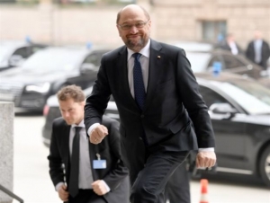 Ελπίζουν τώρα σε Σουλτς και Μακρόν