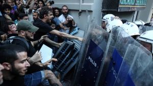 Τουρκία: Συγκρούσεις διαδηλωτών με την αστυνομία στην επέτειο των διαδηλώσεων του “Γκεζί” κατά του Ερντογάν