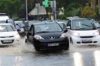 Μεγάλα προβλήματα από τη βροχή σε Θεσσαλονίκη και Γύθειο