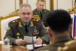 Ιράν: Επίσκεψη του Ρώσου υπουργού Άμυνας για αναζήτηση οπλικών συστημάτων