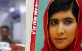 Εγκώμια αλλά και απειλές για τη Μαλάλα μετά το Νόμπελ Ειρήνης