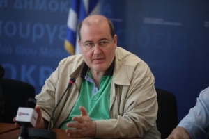 Φίλης: Μας κατηγορούν που διευρύνουμε τα κριτήρια για υποτροφίες