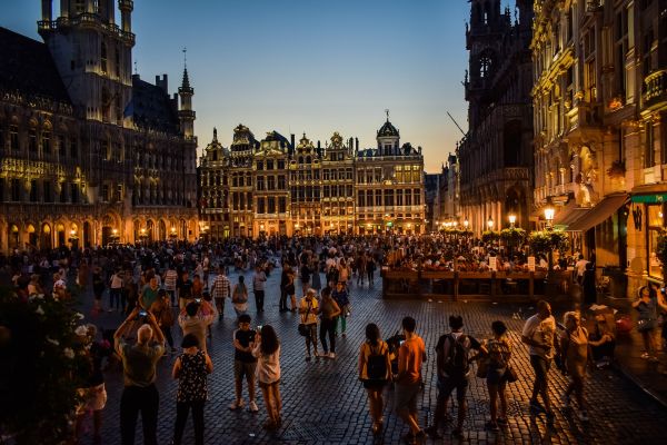Βρυξέλλες: Περιορίζεται ο φωτισμός λόγω ενεργειακής κρίσης στην πιο φωτεινή πόλη