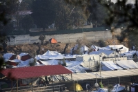 Αθήνα και Βρυξέλλες στο στόχαστρο της Αντιπολίτευσης για τη Μόρια