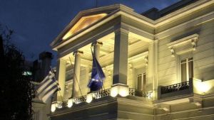 Το ΥΠΕΞ καταδικάζει τη βεβήλωση του Μνημείου του Ολοκαυτώματος
