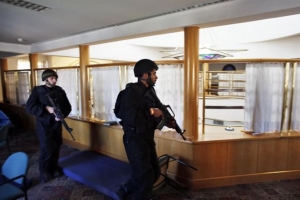 Επιθέσεις με μαχαίρια, πυρ κατά αστυνομικών σε Ιερουσαλήμ και Τελ Αβίβ