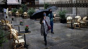 BFM TV: Η γαλλική κυβέρνηση εξετάζει lockdown ενός μήνα