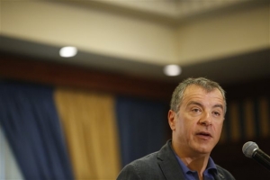 <div>Θεοδωράκης: Καθυστερούμε και πάντα αποφασίζουμε στο παρά 5'</div>