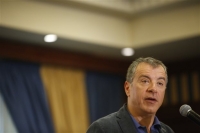 <div>Θεοδωράκης: Καθυστερούμε και πάντα αποφασίζουμε στο παρά 5'</div>