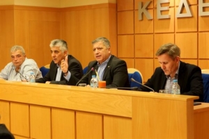 Οι δήμαρχοι θέλουν συνάντηση με Τσίπρα για τον «κόφτη»