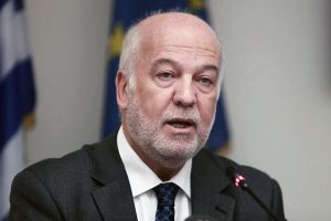Φλωρίδης: Βραχιολάκι αντί περιοριστικών μέτρων - Τι θα ισχύσει για την κοινωφελή εργασία στις μικρές ποινές