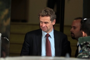 Διπλή επέμβαση, τόσο στο ασφαλιστικό όσο και στο χρέος, προτείνει ο Πολ Τόμσεν για την Ελλάδα