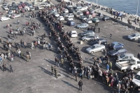 Άλλοι 5.600 πρόσφυγες και μετανάστες στον Πειραιά από Λέσβο και Χίο