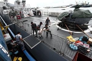 Βρέθηκαν 40 σοροί και αντικείμενα από τη «χαμένη» πτήσης της AirAsia