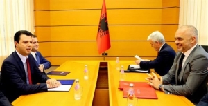 Αλβανία: Συμφωνία Ράμα-Μπάσα για άρση του πολιτικού αδιεξόδου