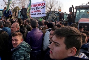 Οι κοινωνικές εκρήξεις τρομάζουν την κυβέρνηση