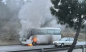 Θεσσαλονίκη: Φωτιά σε σχολικό λεωφορείο που μετέφερε ανήλικα παιδιά στον Περιφερειακό στο ύψος του Επταπυργίου (vid)