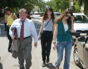 Ο αόρατος ταξιδευτής κ. Καραβέλας