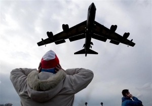 Αμερικανικό B-52 «πέταξε κατά λάθος» κοντά σε κινεζικό τεχνητό νησί