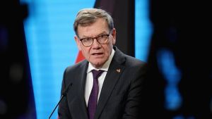 Ο Υπουργός Εξωτερικών Γιόχαν Βάντεφουλ υποστηρίζει τον Καγκελάριο Μερτς στην απαίτηση για εξηγήσεις από τις ΗΠΑ σχετικά με τη Βενεζουέλα