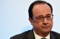 Η πληρωμένη απάντηση του Ολάντ στον Τραμπ για τις επιθέσεις στο Παρίσι