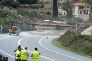 Κλειστή λόγω ανατροπής νταλίκας η παλιά εθνική Αθηνών - Πατρών
