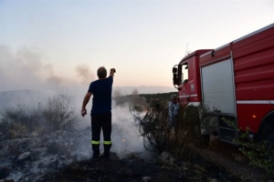 Ολονύχτια μάχη με τις φλόγες στη Νέα Σάντα Ροδόπης