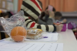 Με 50.000 δολάρια ενισχύεται το πρόγραμμα δωρεάν γευμάτων σε σχολεία