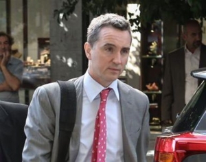 Κόφτης στις δαπάνες, «σφάχτης» στους φόρους