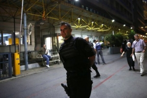 Οι γιατροί δεν ανησυχούν για τον Λ.Παπαδήμο και τους φρουρούς του