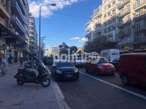 Παράνομα παρκαρισμένα οχήματα σε όλη την Εγνατία (pics)