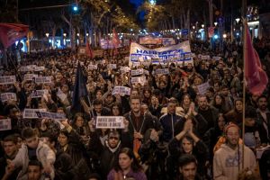 «Η στέγη είναι δικαίωμα, όχι επιχείρηση»: Οι κάτοικοι της Βαρκελώνης στους δρόμους για χαμηλότερα ενοίκια