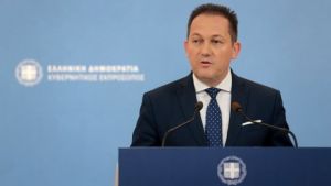 Πέτσας για εκ περιτροπής εργασία: Δεν υπάρχουν λεφτόδεντρα-Όλοι θα επωμιστούμε το κόστος